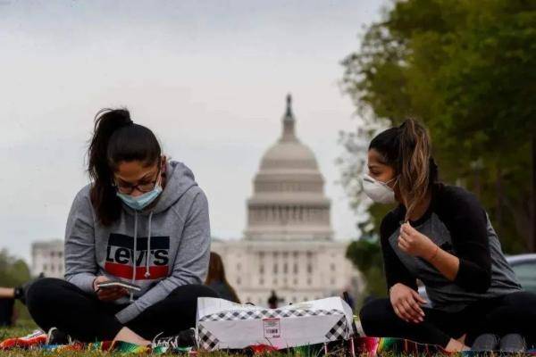 企业数|特朗普催开学，还给出“温馨提示”：多看电脑会脑萎缩！