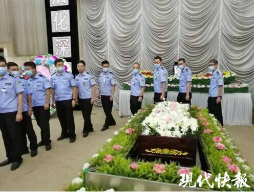 社区|痛心！镇江52岁民警牺牲在一线，两个月前还狂追劫案嫌疑人