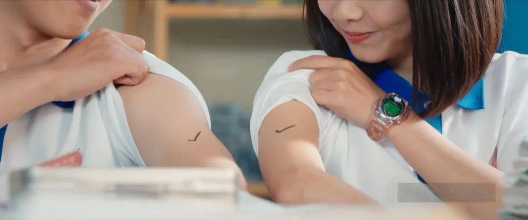 高中生|她30岁却比高中生还嫩！顺便收割了整个娱乐圈的帅弟弟