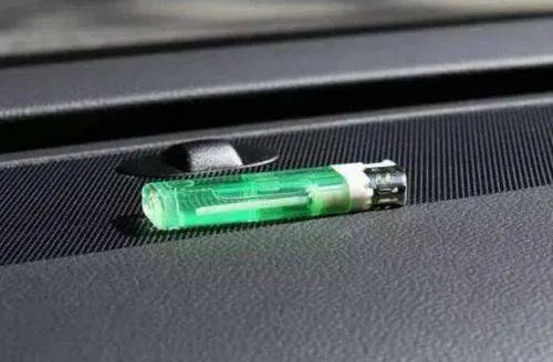 爆炸|赶紧扔掉！这7样东西放在车里就是定时炸弹！