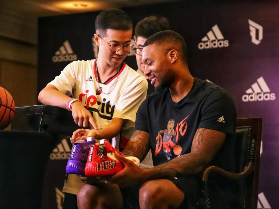 球鞋|客制最好还是放家里，以免被人说成fake丨客制球鞋采访