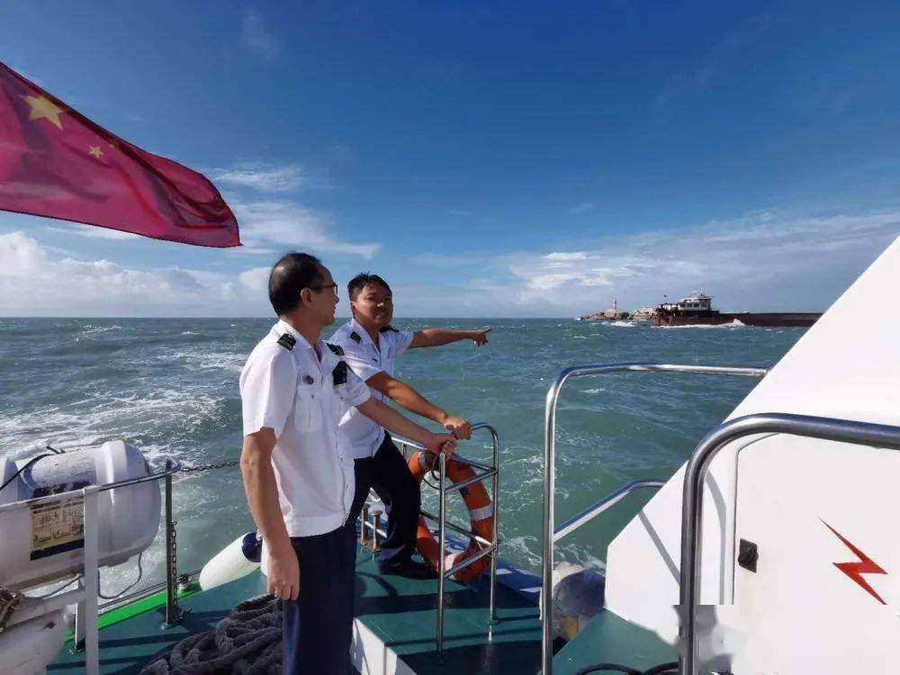 货船触礁 漳州市海上搜救中心成功救助7名遇险船员