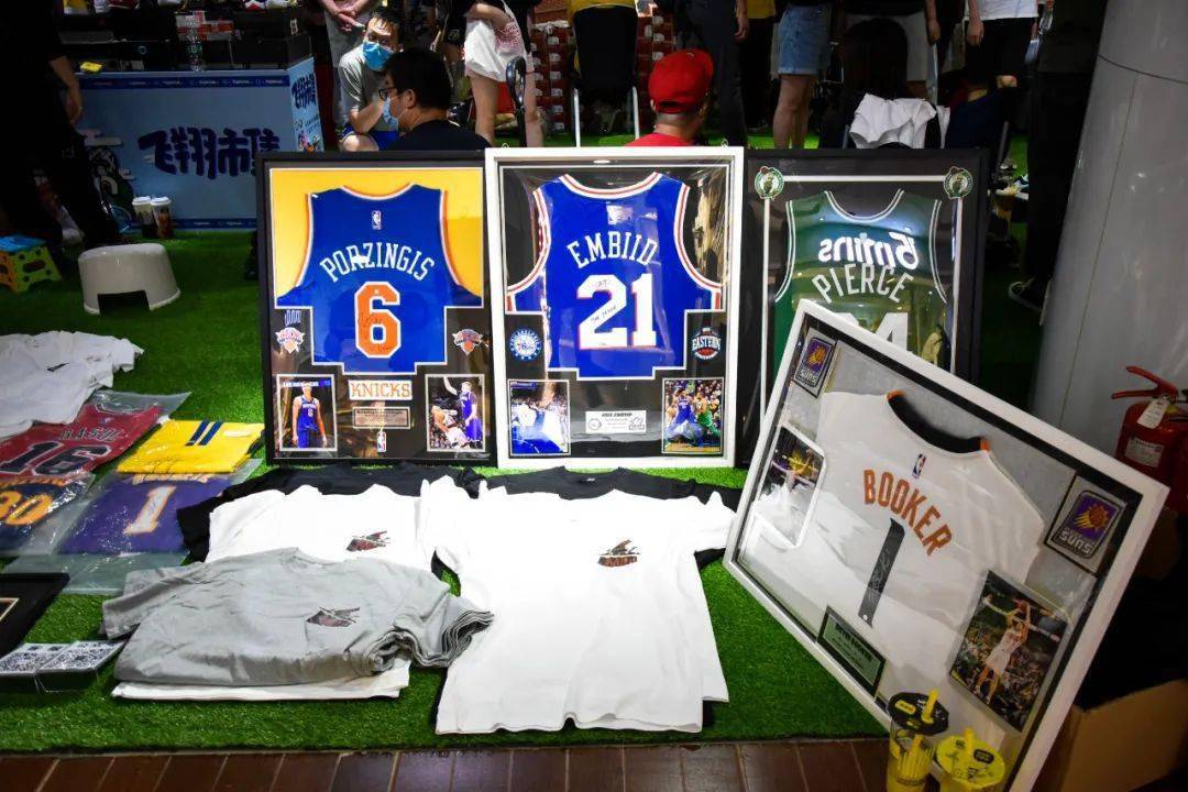 球鞋|客制最好还是放家里，以免被人说成fake丨客制球鞋采访