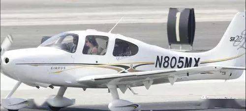 儿子|安吉丽娜·朱莉还要教儿子开飞机不仅拥有飞行执照