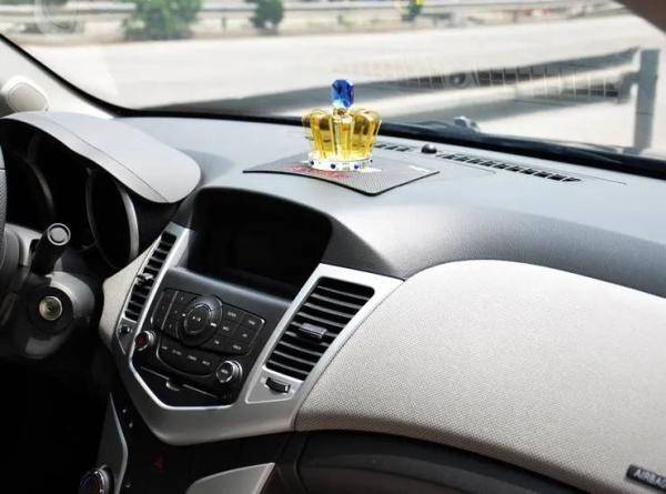 爆炸|赶紧扔掉！这7样东西放在车里就是定时炸弹！