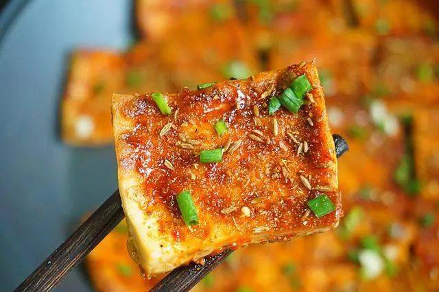 烧烤|在家3元做1盘，秘制料汁教给你，学会能摆摊火爆街头的铁板豆腐