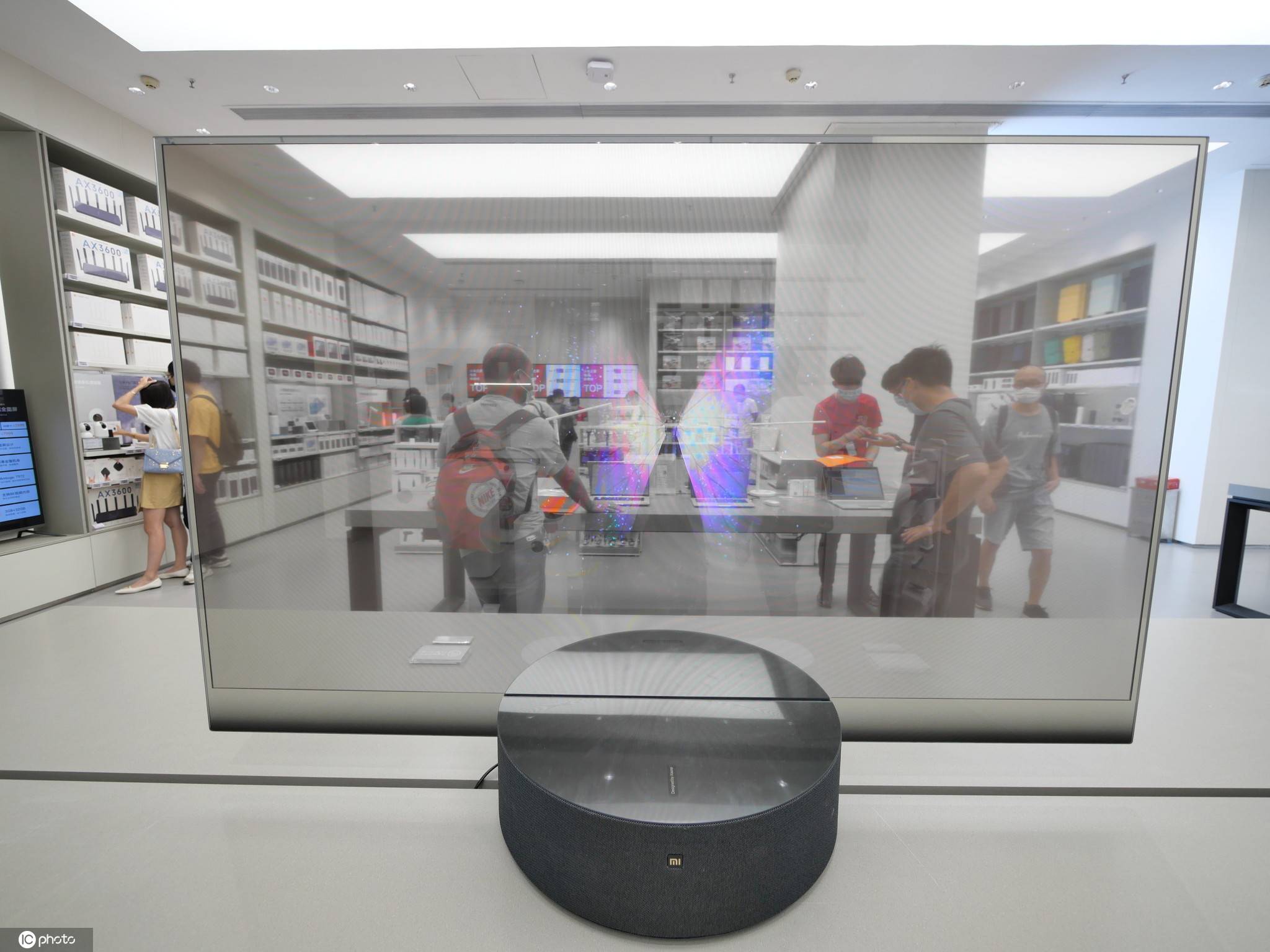 电视|小米发布全球首款量产上市OLED透明电视 极具未来感