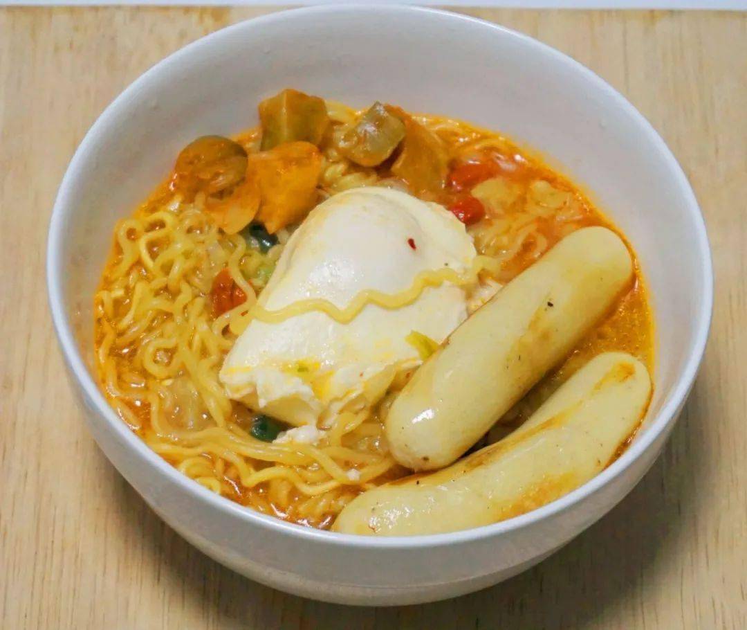 米饭配土豆火腿肠 b9f2551ea92d41a1b644d2af79cbc4a6.jpeg