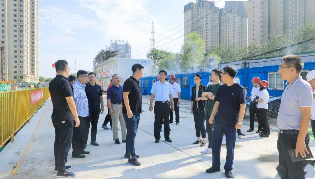 总经理助理孔令刚先生,信誉楼百货沧州区域总经理张勇先生,信誉楼百货