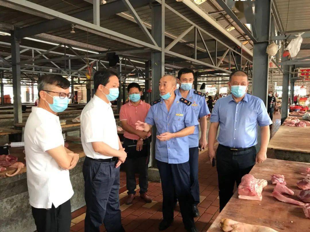 副市长林建,区委常委、宣传部长苏青云,市市场监管局 副局长张治祥检查