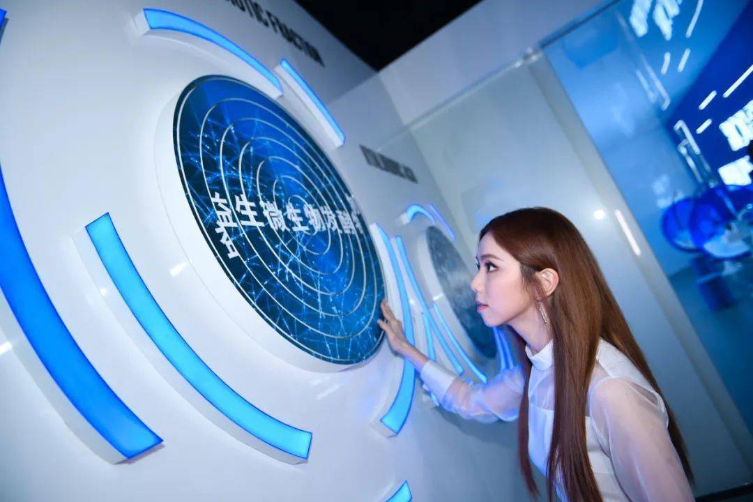 密室|和G.E.M.邓紫棋玩密室有意思，被她安利的小蓝瓶更有意思！