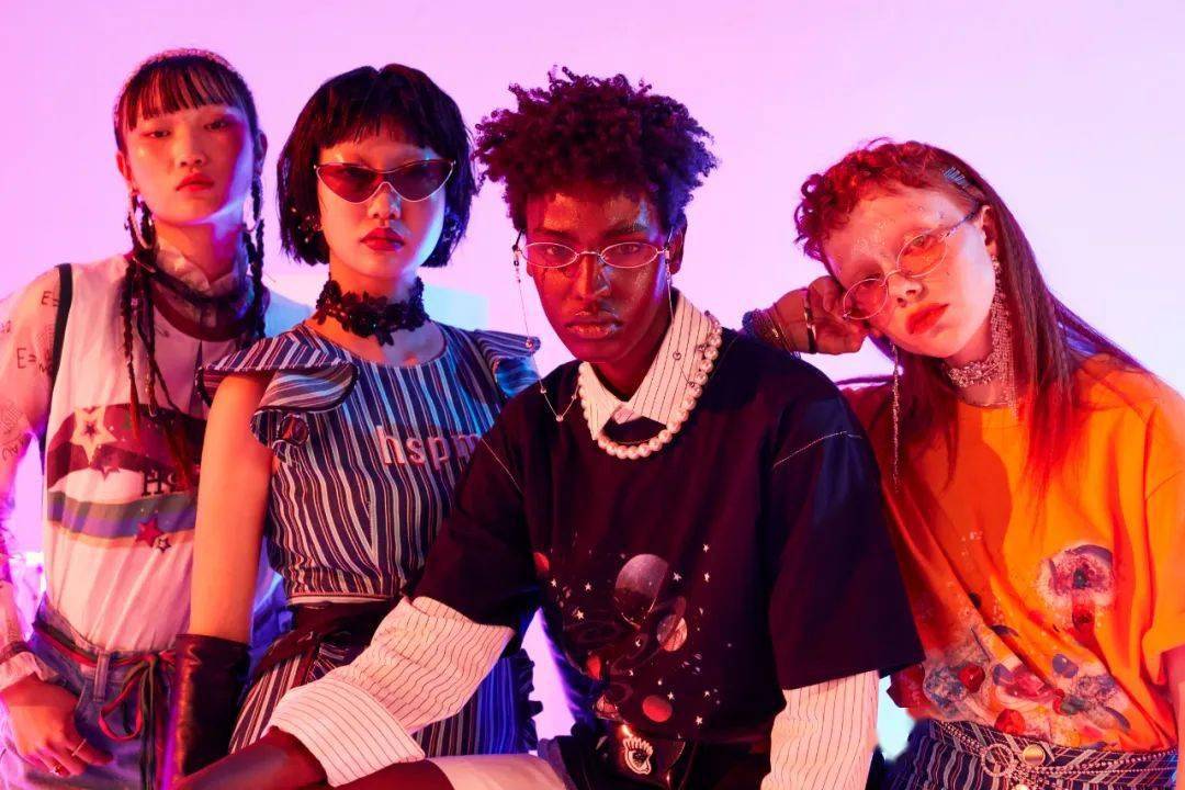 职场|你可乘风破浪，也可百变时尚，韩都把IU的衣橱搬来了