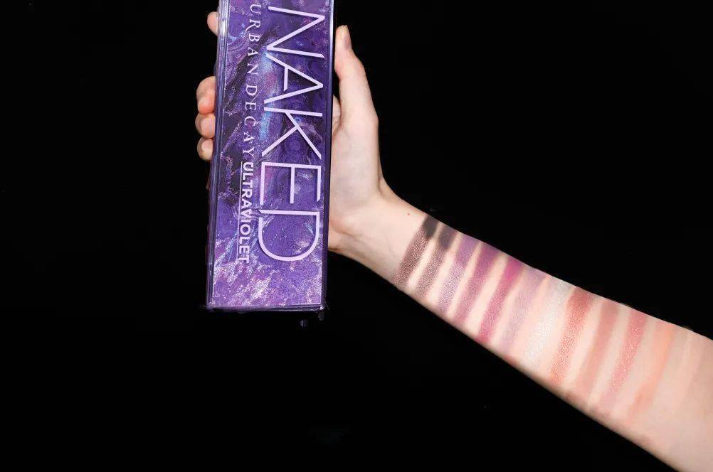 美人|彩妆博主人手一盘的UD眼影，究竟是真好用还是纯跟风？！