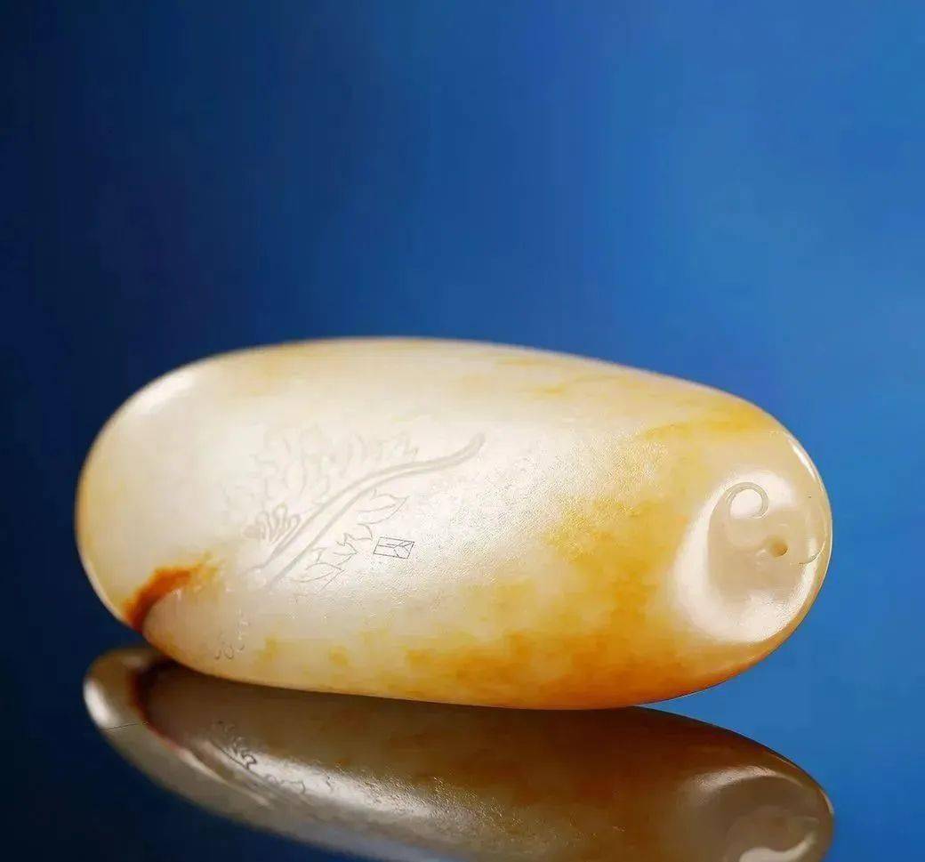 天价|2210万成交！这块天价籽料，火了！