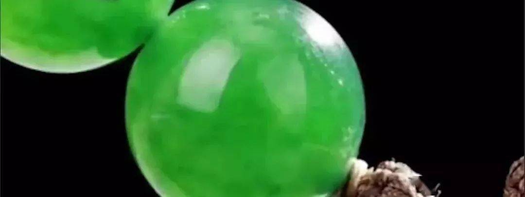 翡翠|清代满绿翡翠珠链现身鉴宝,一颗就值20万?!