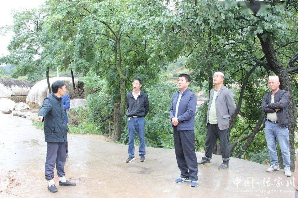 8月17日下午,县政府副县长,县公安局局长刘正顺到大阳镇督导检查防汛