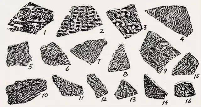 汉代陶器的装饰，一般陶器有弦纹、划纹、绳纹、印纹、模印浮雕、涂色和