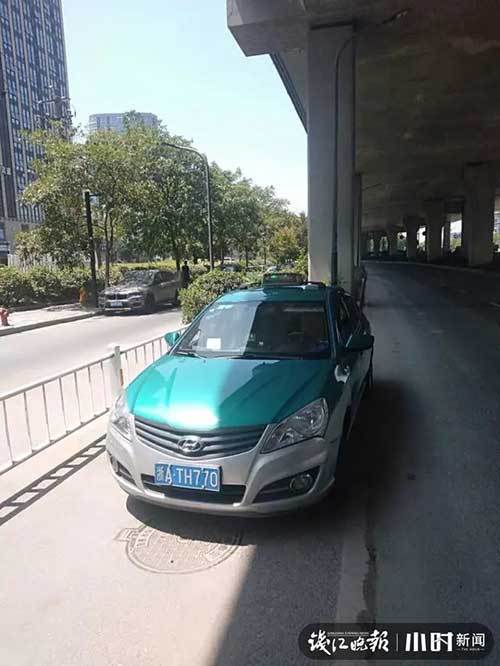 杭州|10岁男孩手捧两万现金上了车，杭州的哥都看愣住了！立马反锁车门