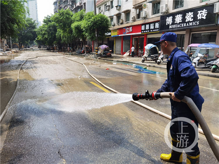 PG入口-
今天一大早合川开始清淤排水(图1)