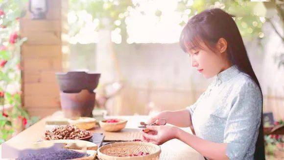 男人|李子柒的天猫店月销过亿，她背后的这个男人是最大赢家