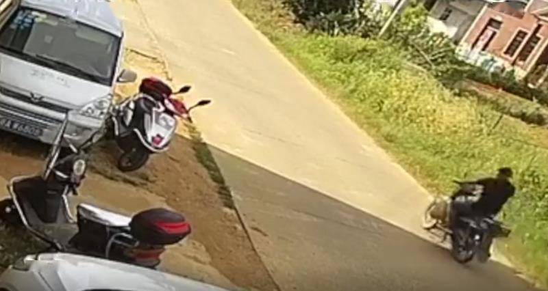 监控|曾春亮落网前最后1小时轨迹：骑摩托车在三县交界流窜