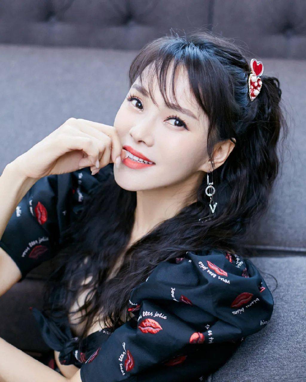 按摩|52岁的伊能静单看这眼神也就二十出头吧？