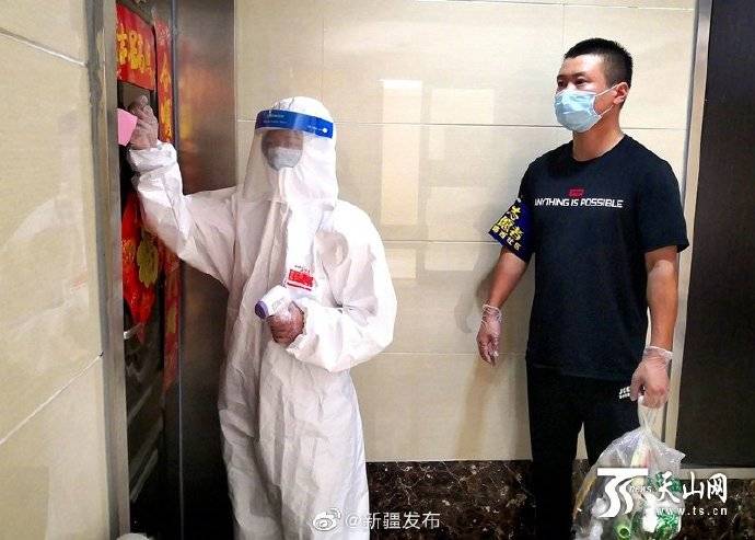 乌鲁木齐|乌鲁木齐社区战疫志愿者中的“铁搭档”