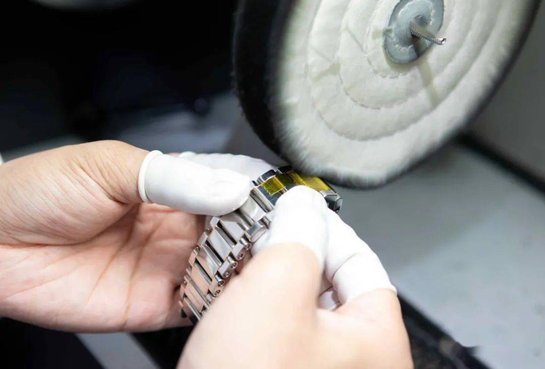 ��һ�¶����� | �߽�ʢʱ�ӱ�ά��ʦ���ں���Ƶ��