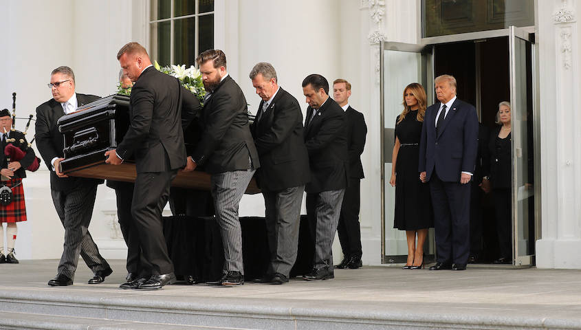 白宫近90年来首次举行非总统葬礼，特朗普送别弟