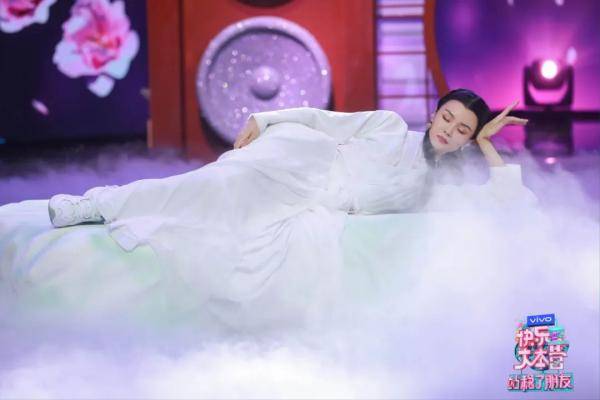 王祖蓝|《站稳了!朋友》巧设环节致敬经典 谢霆锋挑战叶问王祖蓝变道具人