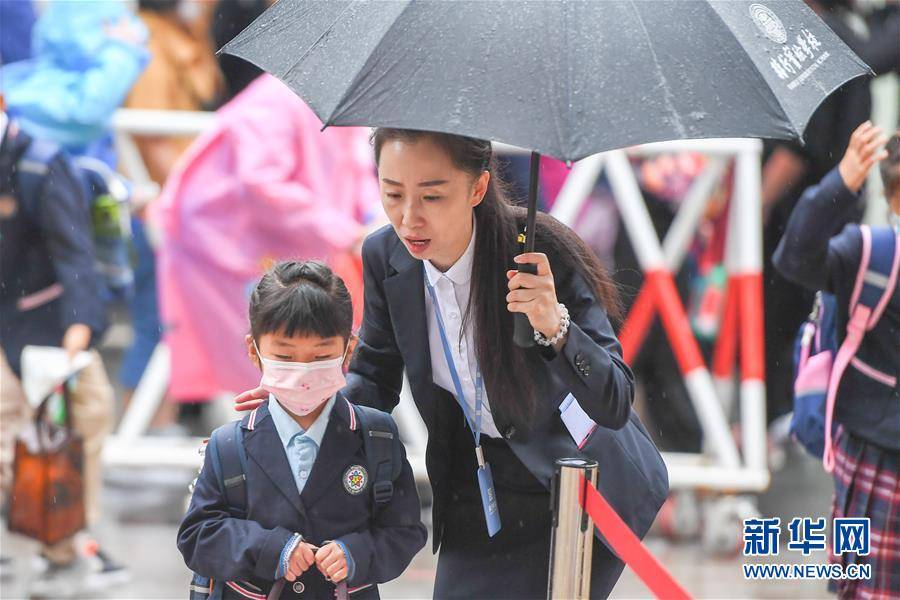 长春|长春：雨中迎开学