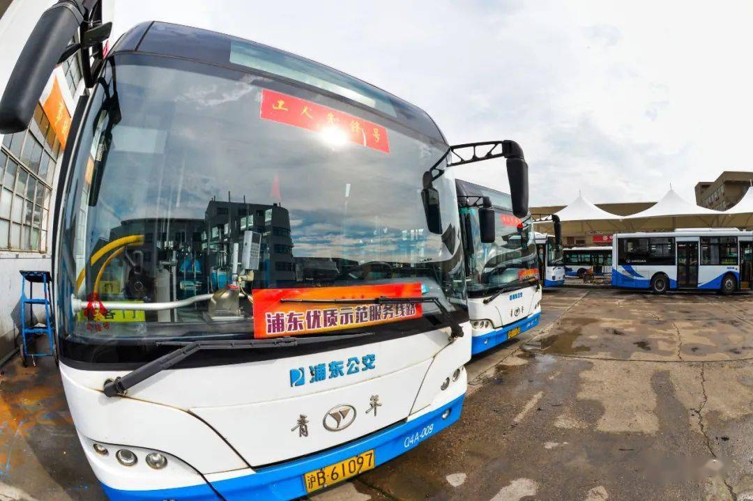 再见了!童年乘公交大转盘的快乐~上海最后一批柴油“巨龙车”今天退役_浦东