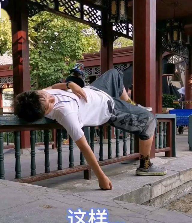 陈大愚|陈佩斯儿子在剧组当爸爸助理 30岁了还被人说啃老