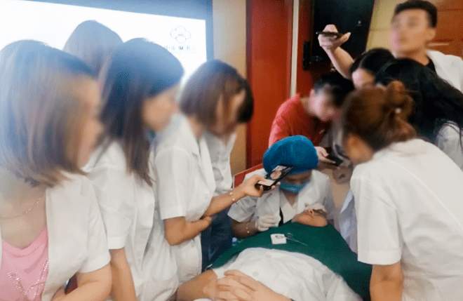 直播|“郑爽直播情绪失控大吵大闹?” 网友:求求你别再作了!