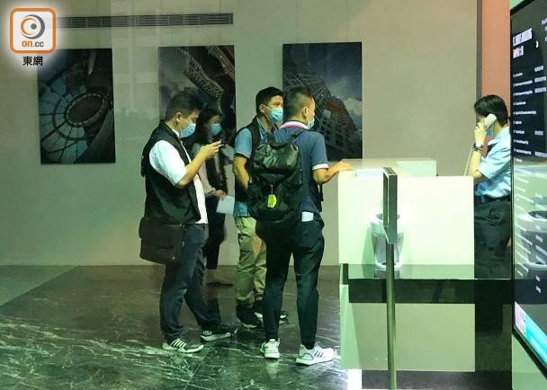 调查|美国驻港澳总领事馆一美籍职员街头被打，嫌犯逃走后被捕