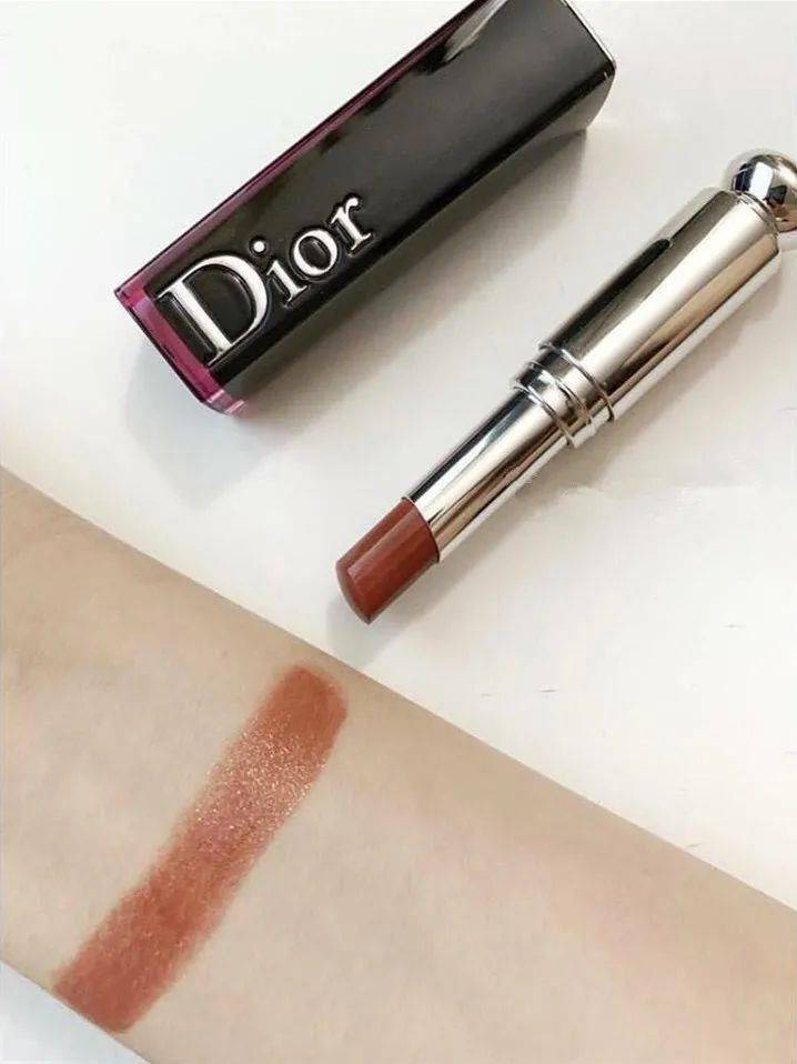 肉桂|玫瑰色口红out了？现在流行的是肉桂姨妈色