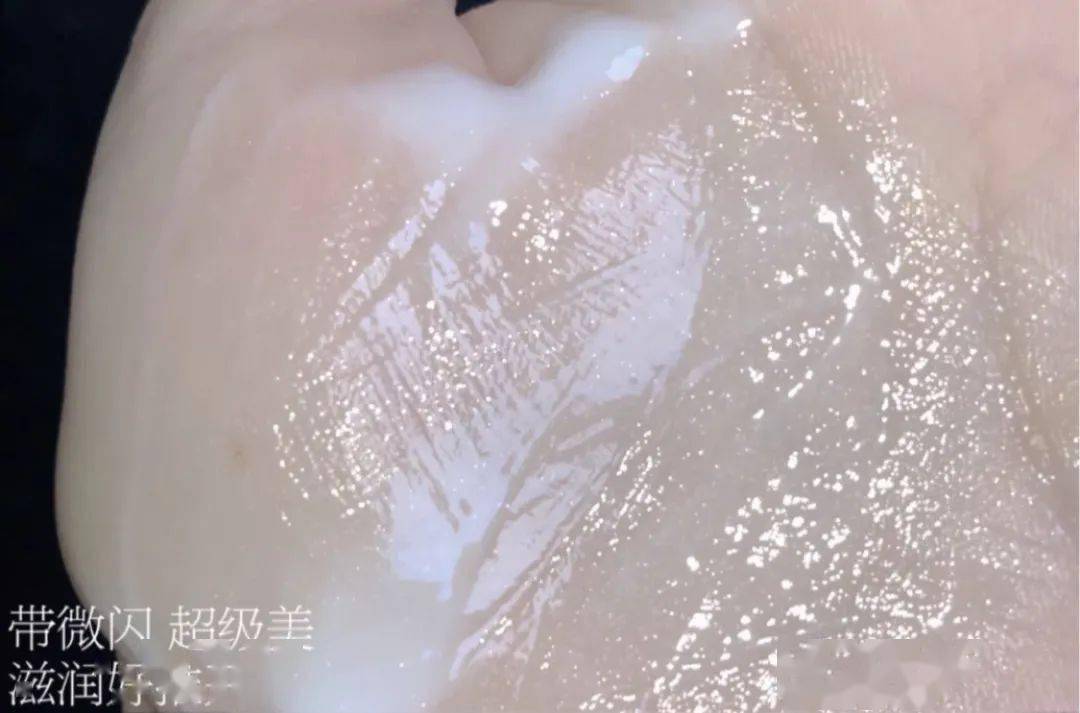 皮肤|白到发光的张雨绮性感冲出屏幕!这次成了“直女斩”