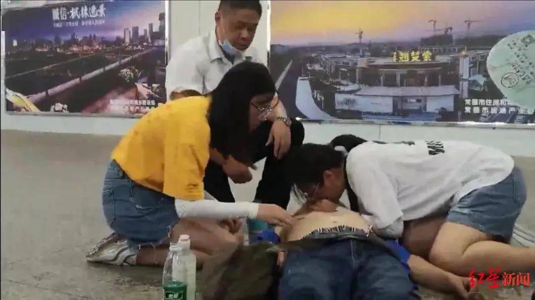 善意|评论丨跪地救人学生拟被授优秀毕业生：对善的力挺，对恶的还击