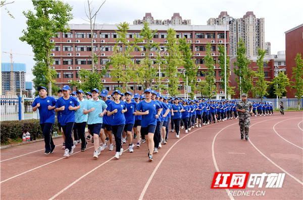 杨萍|邵阳湘郡铭志学校：军歌嘹亮 斗志昂扬