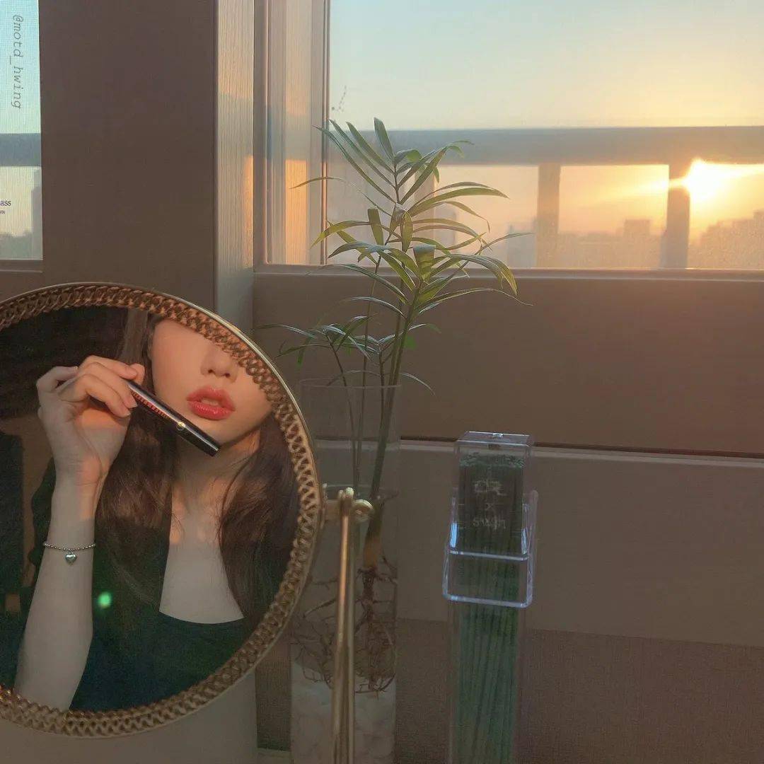 肉桂|玫瑰色口红out了？现在流行的是肉桂姨妈色