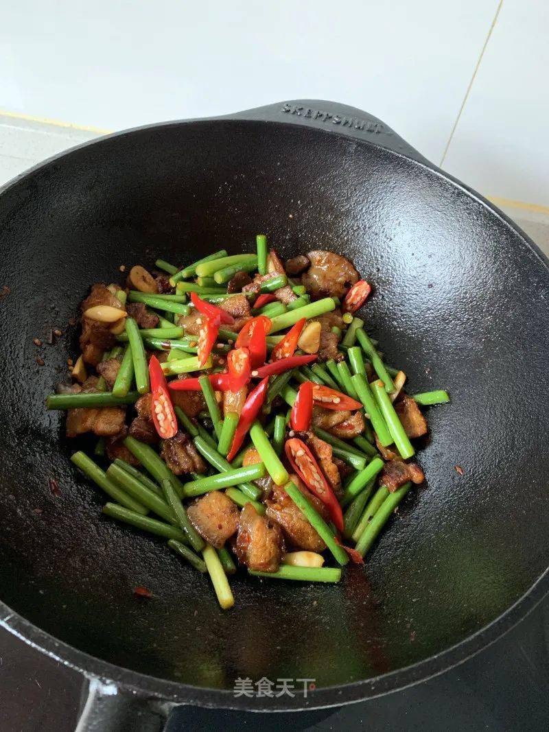 回锅肉炒辣椒怎么炒香 0e1077cbf41c45e9be98a6dadd81388d.jpeg