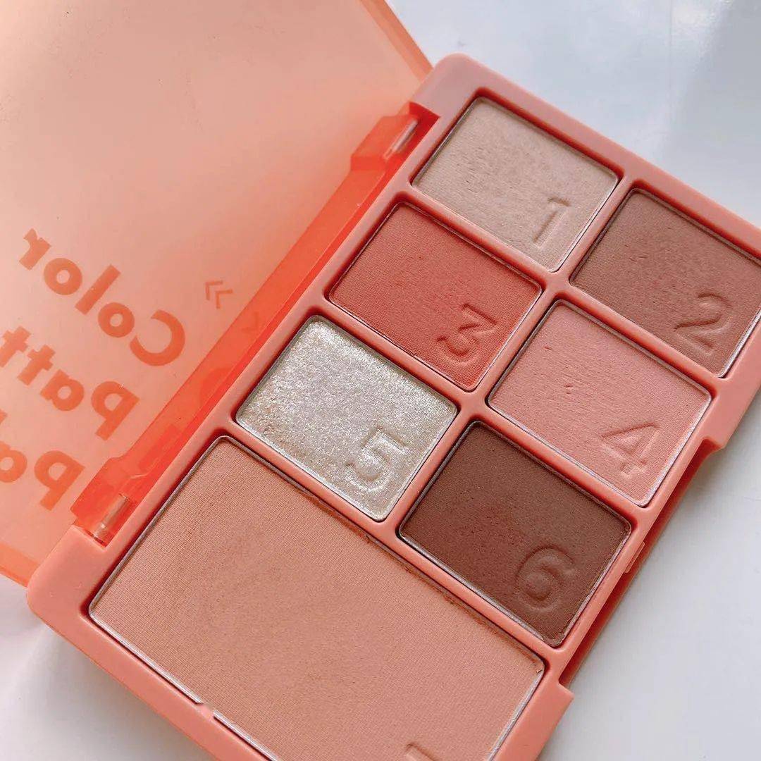 眼影|一盘多用 这些彩妆盘也太万能了吧！