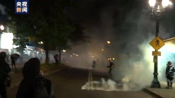 执法|抗议仍持续 美国波特兰冲突不断