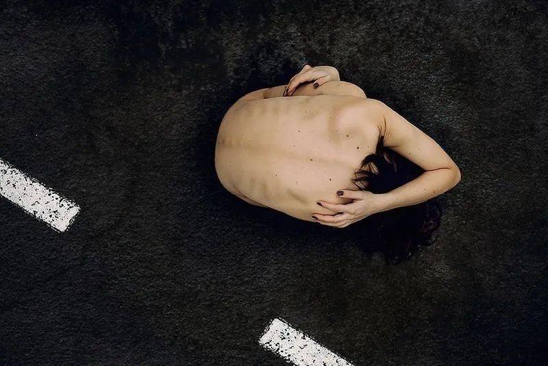 小肚子|2020女性体重标准表曝光，病态审美有多可怕！