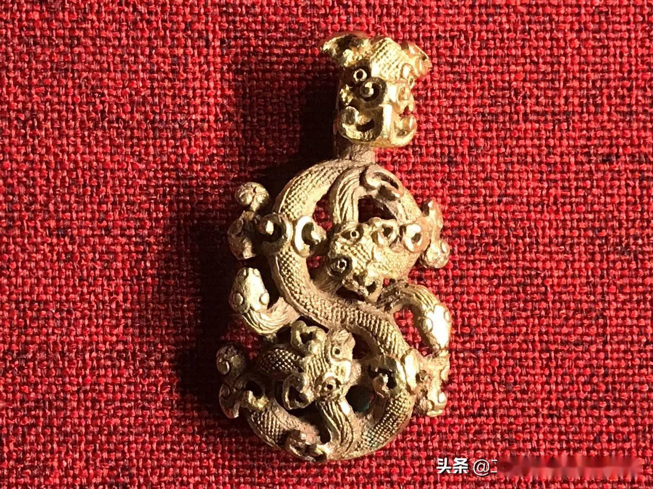 蟠龙金带钩,春秋,金,凤翔县上郭店村出土 凤翔县博物馆藏金兽面,春秋