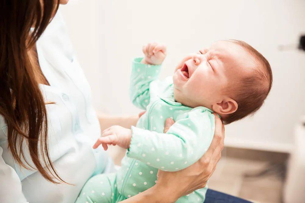 母乳|从辅食补充铁、维生素D！纯母乳宝宝较瘦小？4个月后
