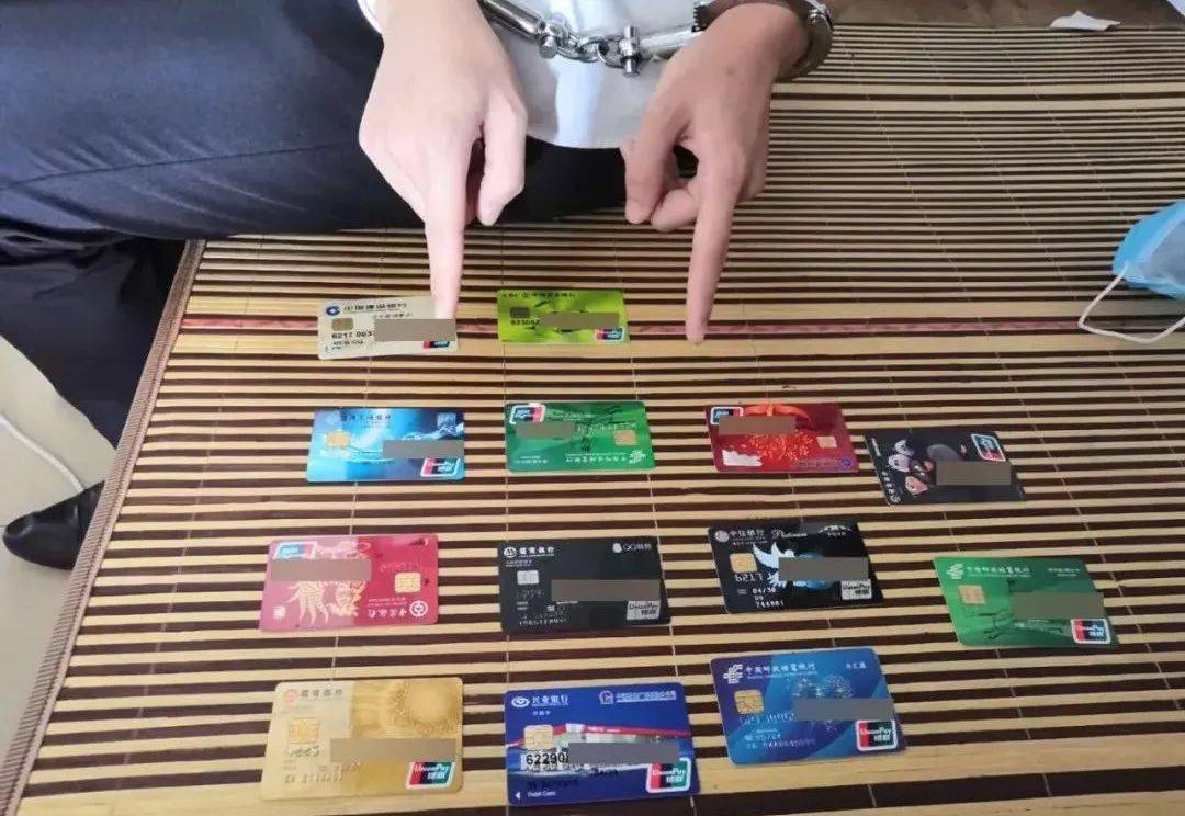 ，以及银行卡、u盾、电话卡一批。目前，该案初步查明涉案金额200余万元。