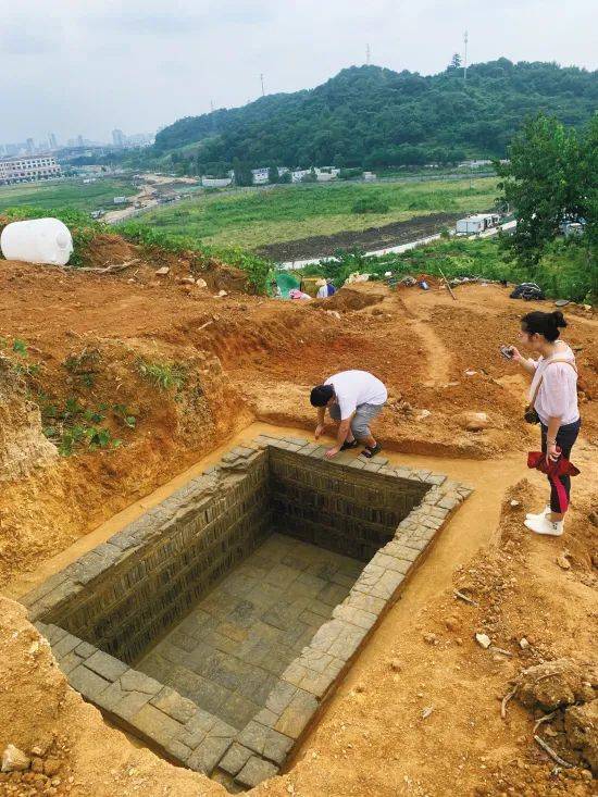 古墓|浙江这个小山坡,竟发现28座古墓…