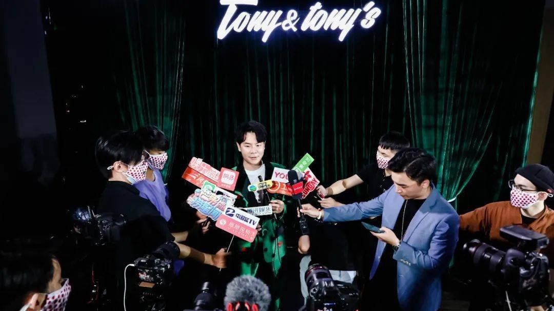 鹏城|深圳四十周年Tony&tony’s上演350m高空走秀引爆鹏城，54岁李若彤惊喜亮相造潮流同款