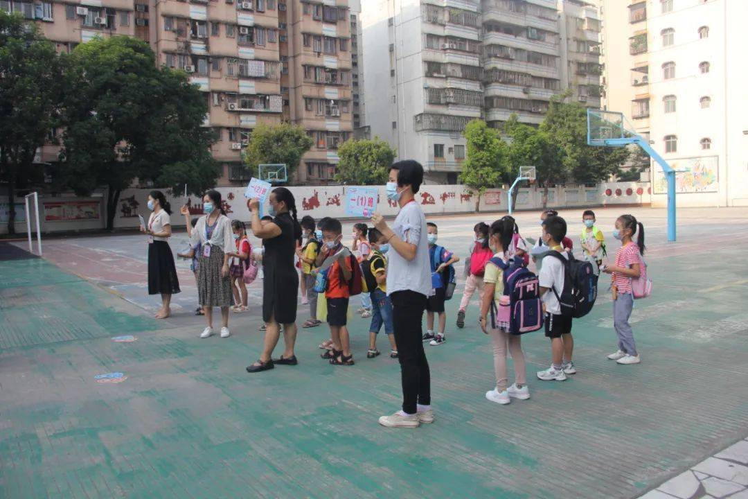 快乐起航,以爱启"萌" ——佛山市白燕小学举行一年级新生入学体验活动